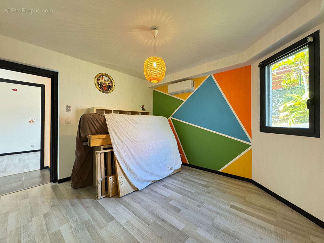 A VENDRE - La Montagne proche Ruisseau Blanc - Villa contemporaine T7 avec piscine, garage et vue mer - photo 18