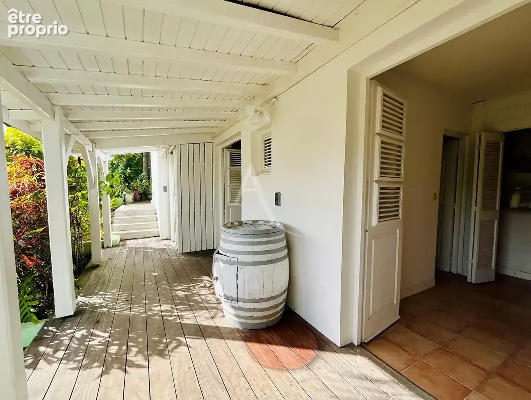 Coup de coeur, villa avec piscine, vue dégagée et fort potentiel locatif aux Trois-Îlets - photo 5