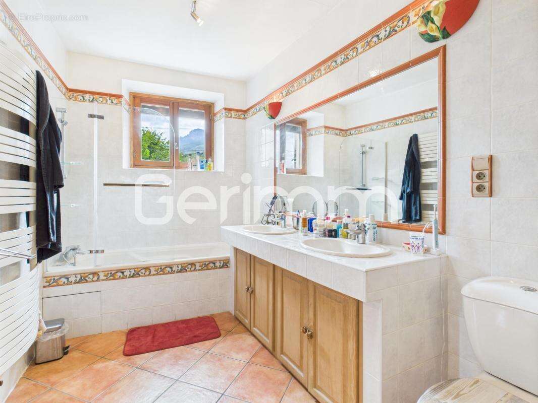 Maison à LA BUISSIERE