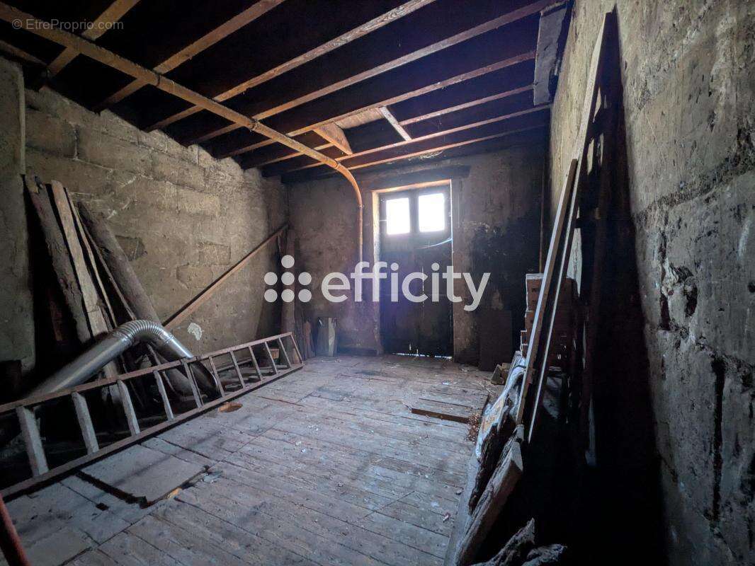 Appartement 180 m² à Cinq-Mars-La-Pile  - photo 8