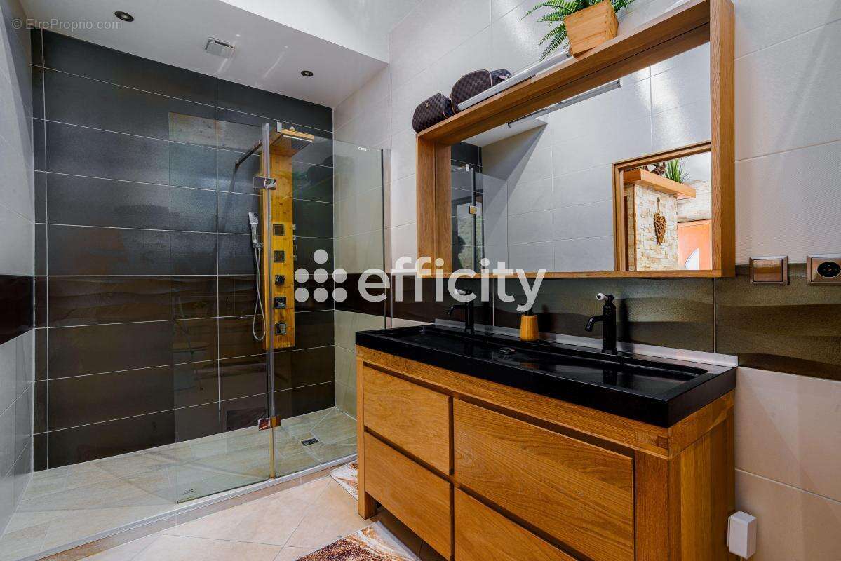 Maison à MONTEVRAIN