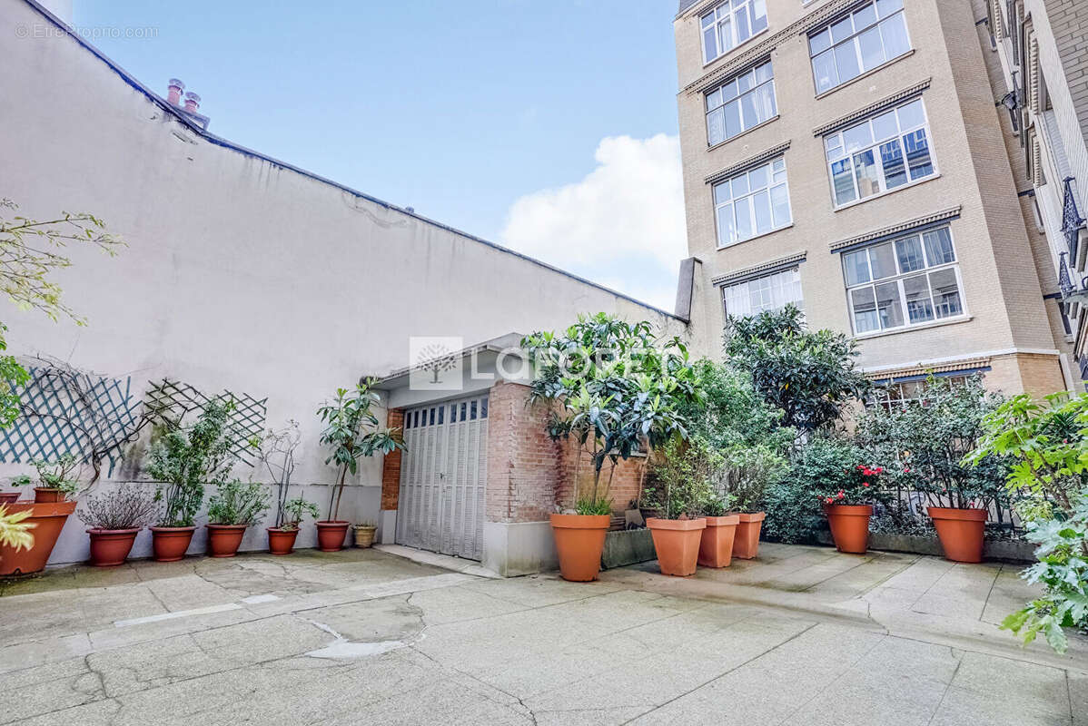 Appartement à PARIS-14E