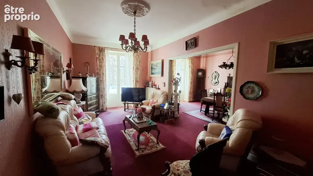 Vente à Vichy appartement 4 pièces de 113m² au 1er étage d'une résidence très recherchée avec ascenseur. - photo 7