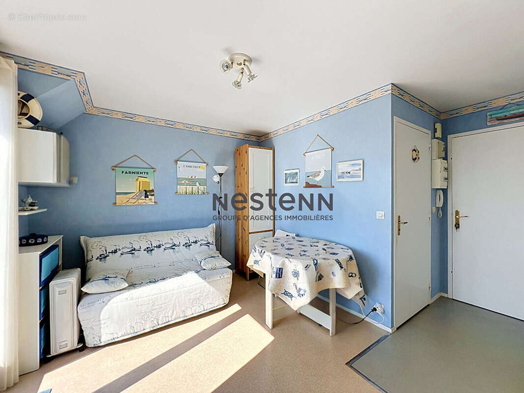 A vendre studio dernier étage avec coin nuit et balcon à deux pas de la plage - photo 7