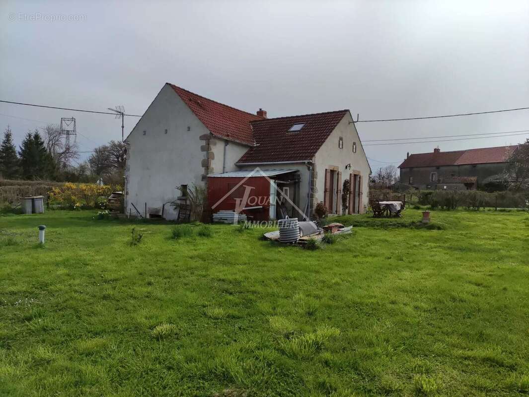 Maison à LOUROUX-DE-BEAUNE