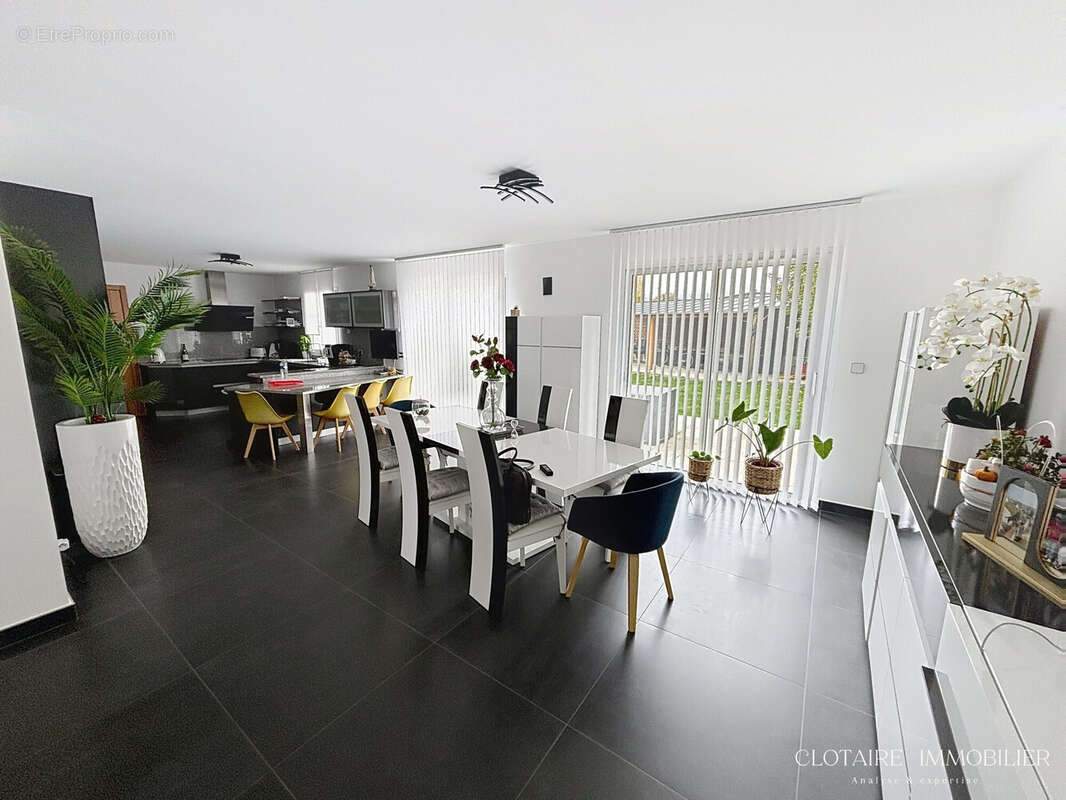 Maison à LONGUEIL-ANNEL