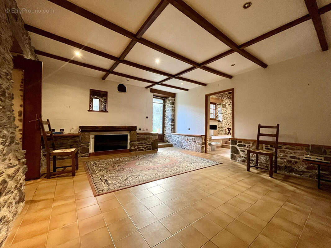 Maison à LANGROLAY-SUR-RANCE