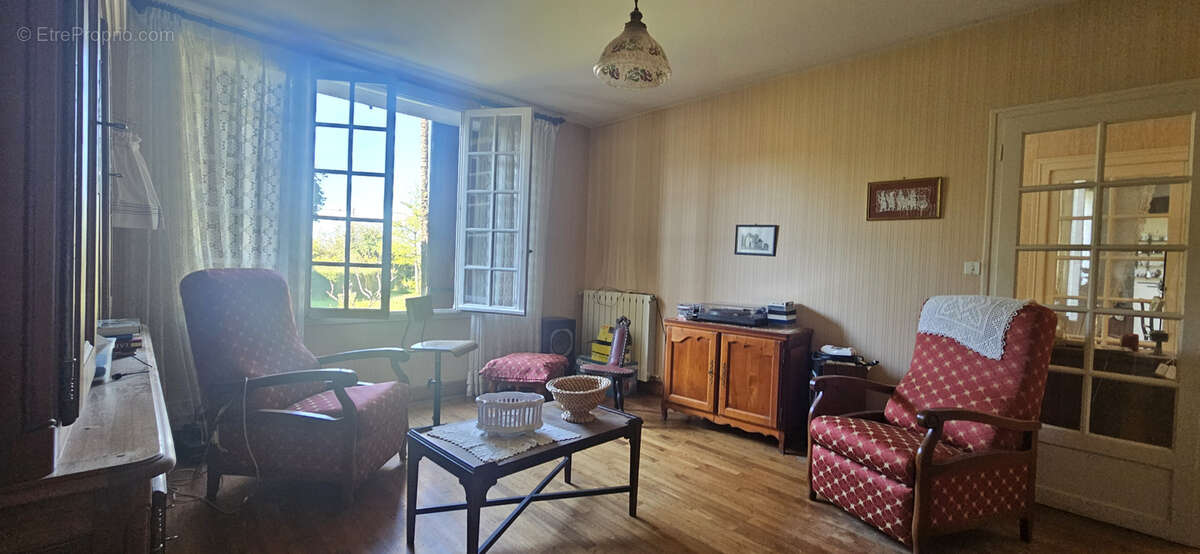 Maison à vendre de 7 pièces de 257 m2  edit - photo 9