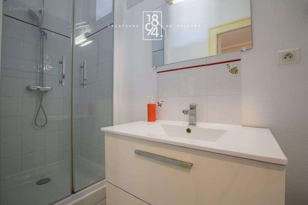 Appartement à MARSEILLE-5E