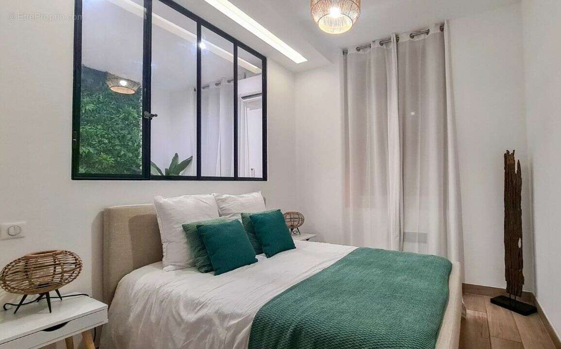 LA CIOTAT APPARTEMENT T2 ENTIERREMENT RENOVE - parfait état - - Appartement à LA CIOTAT