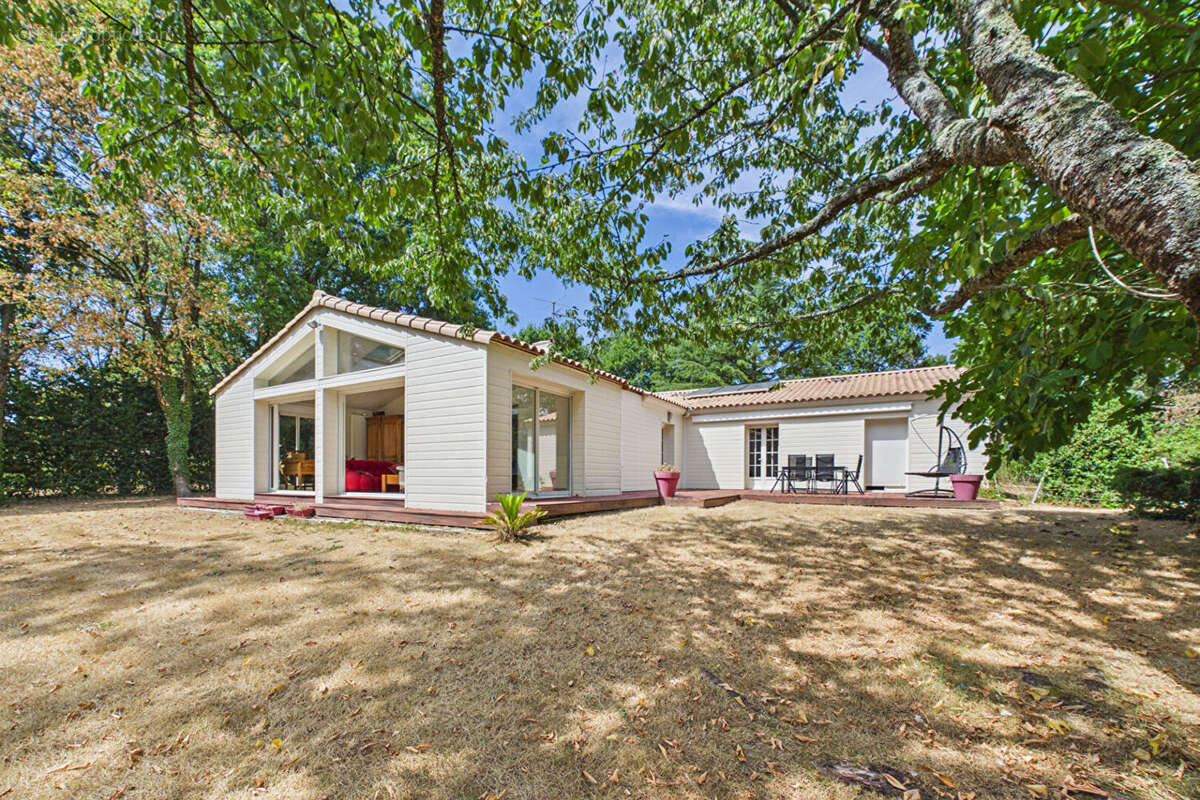Maison de plain-pied 193 m² - Parcelle de 2900 m² au calme - 5 chambres + bureau - photo 14