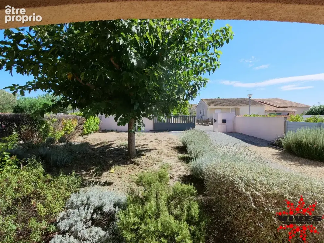 Villa T5 entièrement rénovée  Jardin piscinable au calme - photo 12