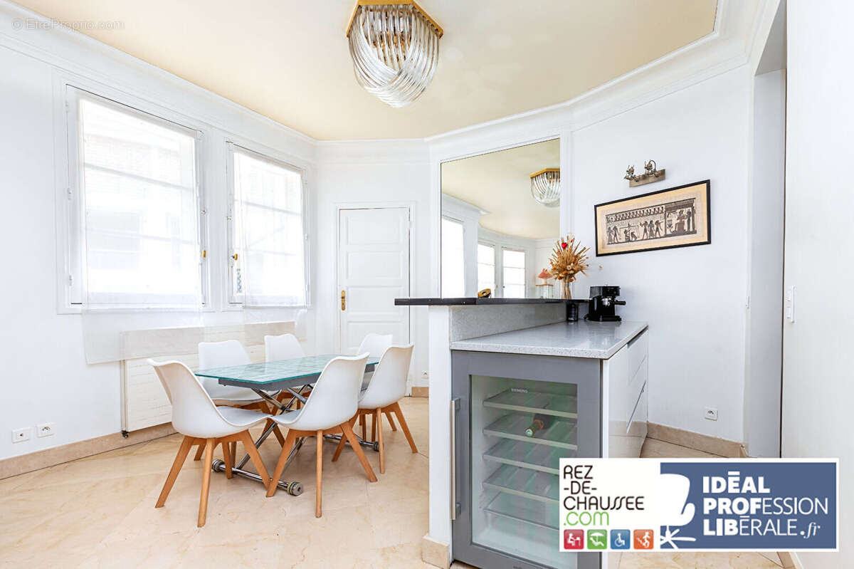 Appartement à PARIS-16E