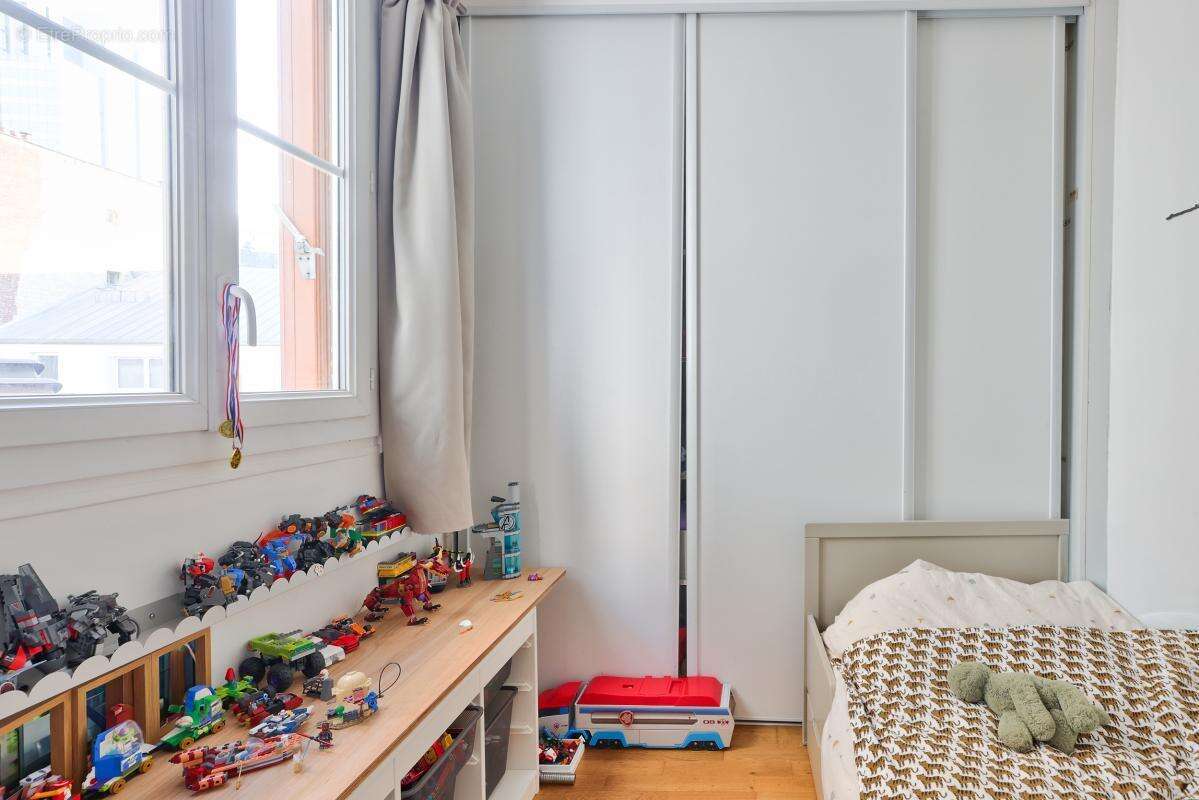 Appartement à LEVALLOIS-PERRET