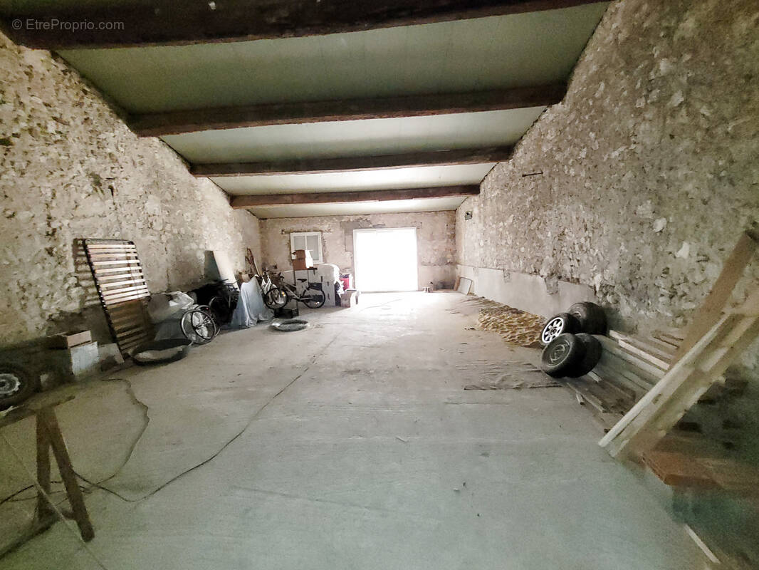 Parking à FLEURY