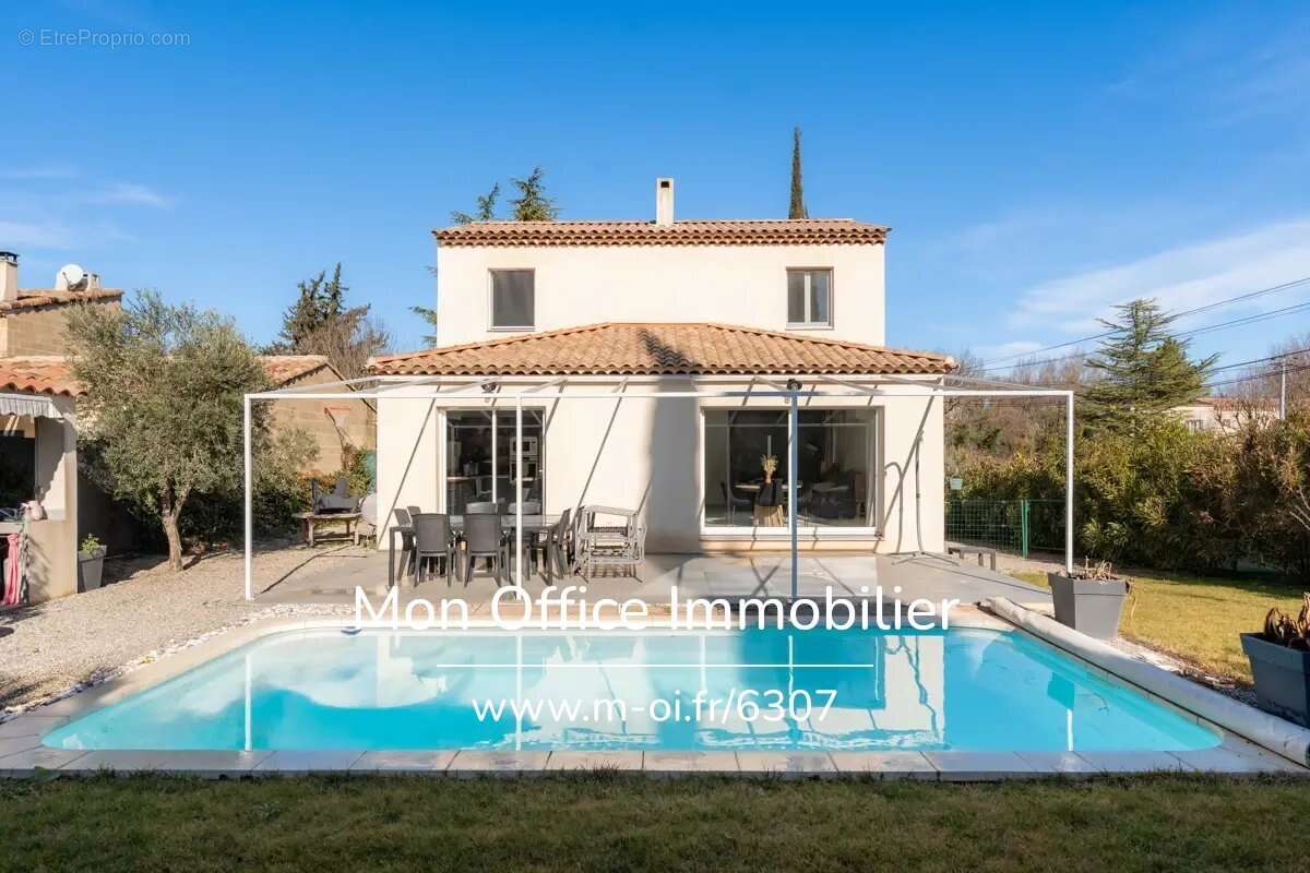 Maison à LE PUY-SAINTE-REPARADE