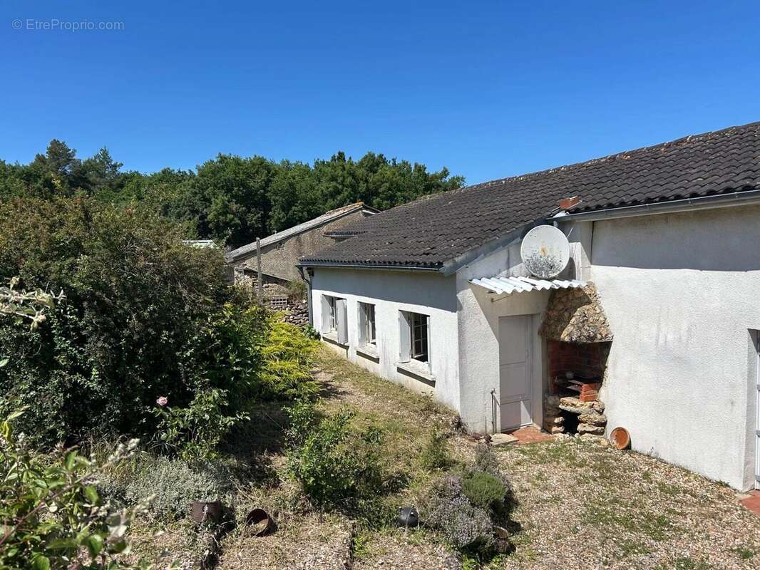 Maison à BONNEUIL-MATOURS