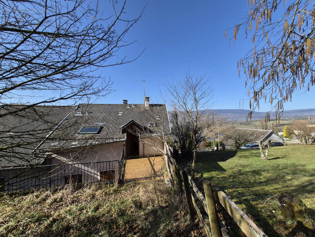 Appartement à CHAMPAGNE-EN-VALROMEY