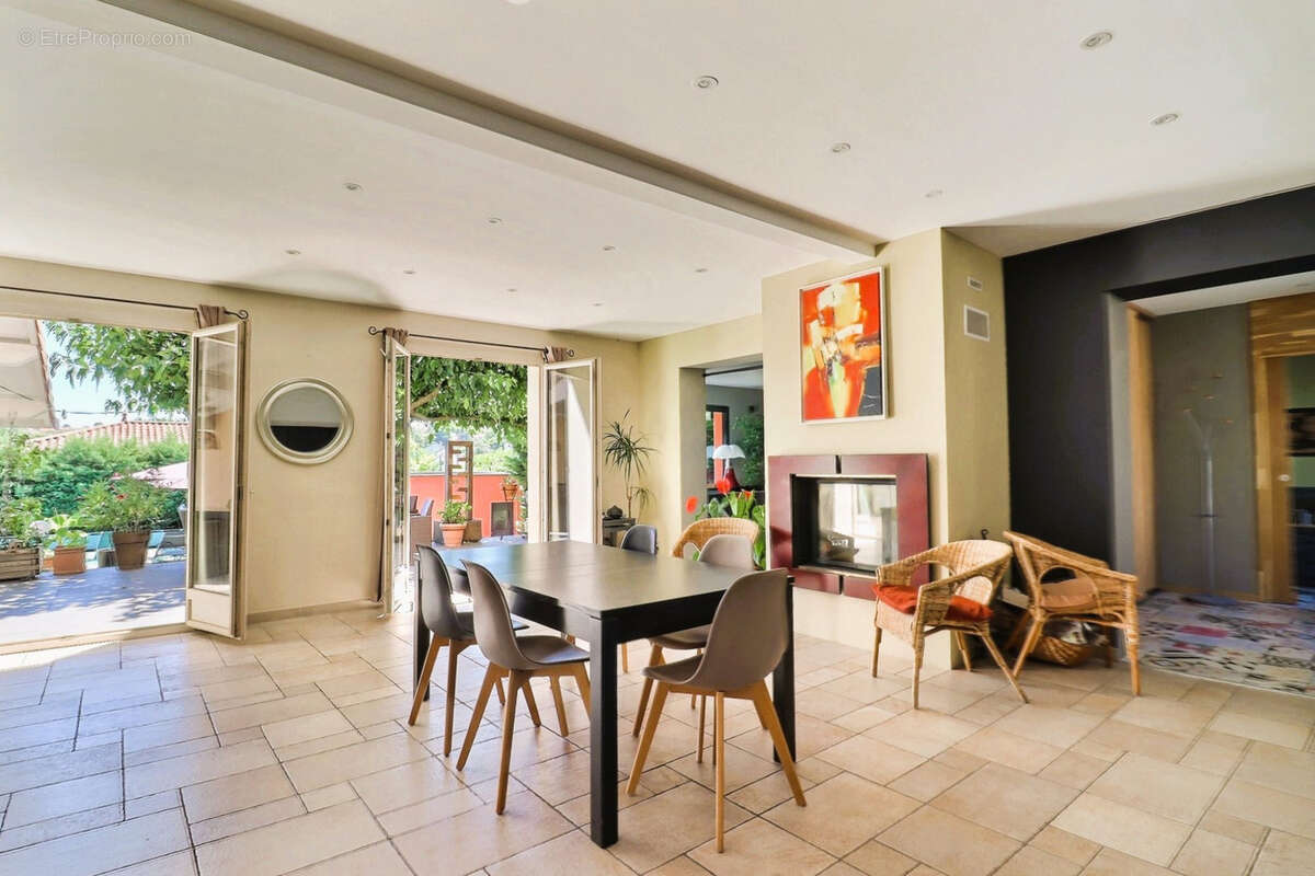 Maison à CHARLY