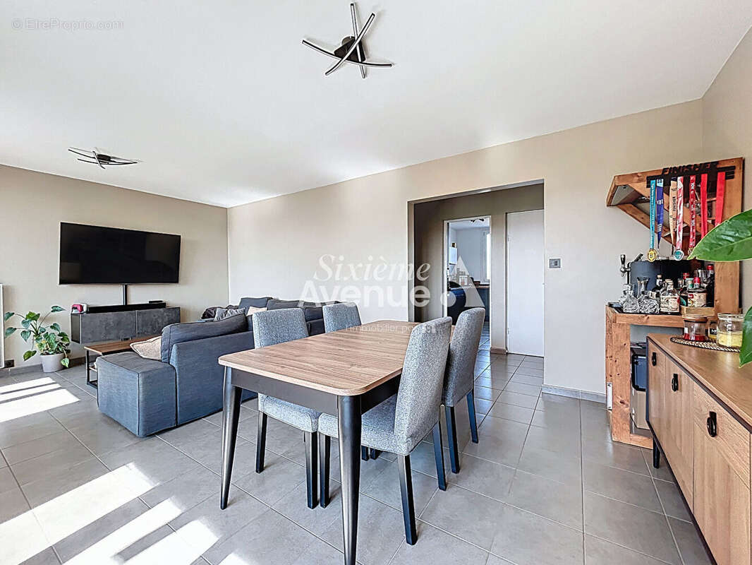 Appartement à DECINES-CHARPIEU