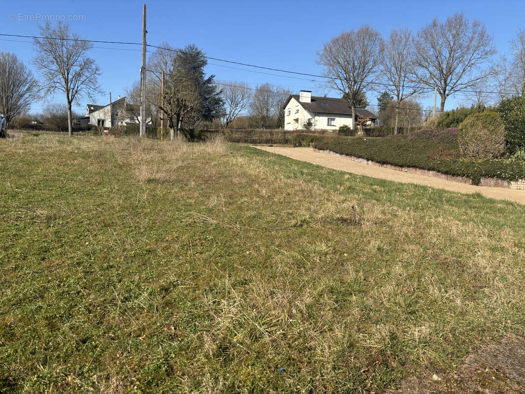 Terrain à BOUZONVILLE