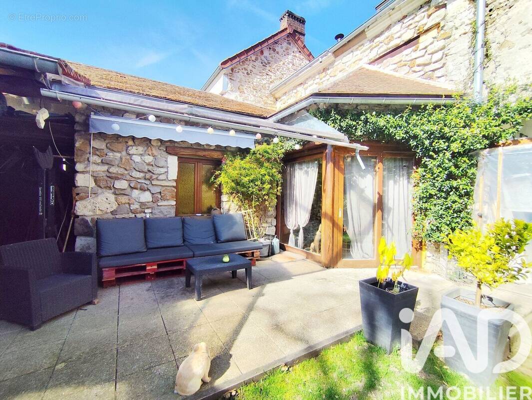 Photo 1 - Maison à MONTREUIL-AUX-LIONS