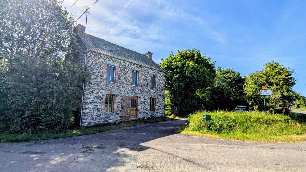 Maison à PLOUGUERNEVEL