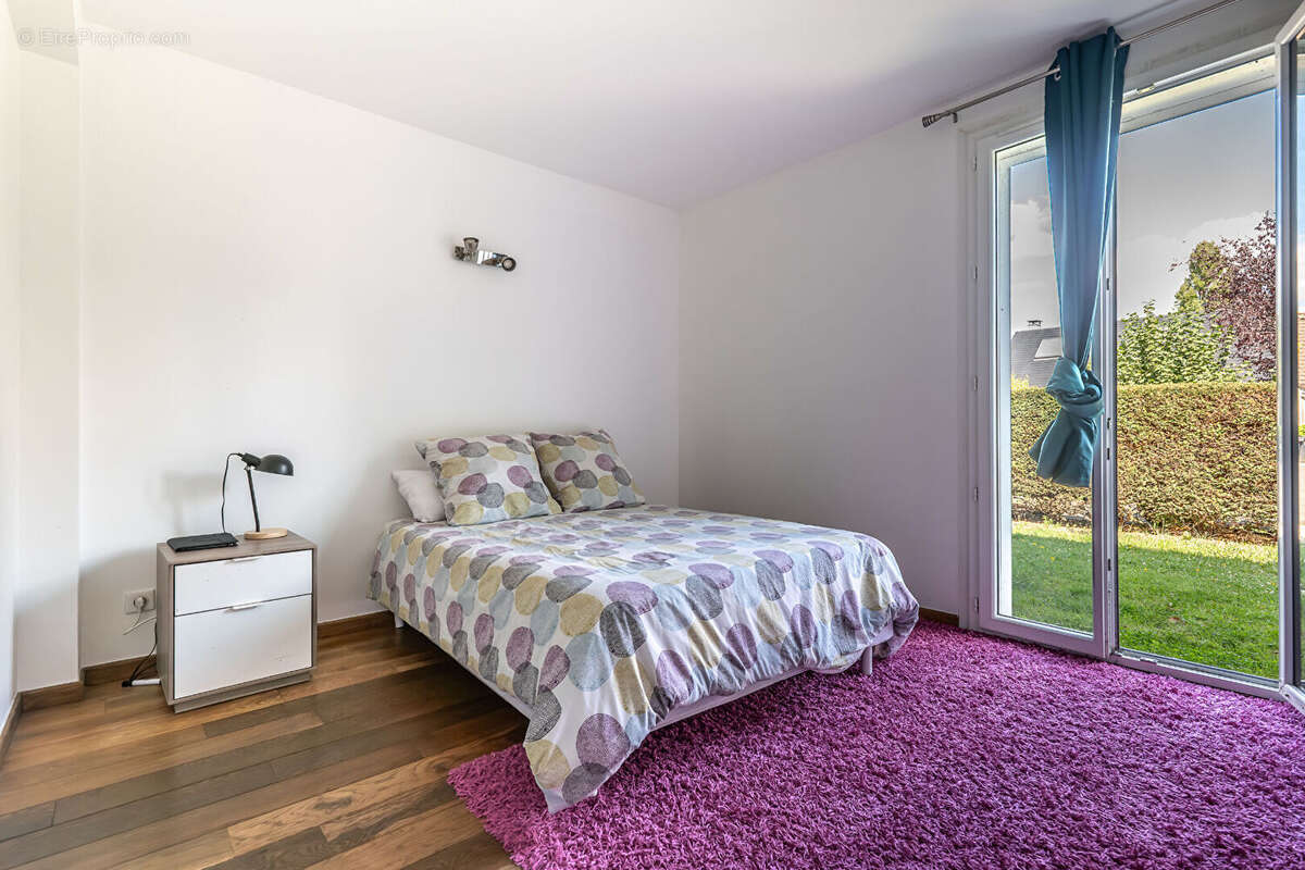 Maison à CHENNEVIERES-SUR-MARNE