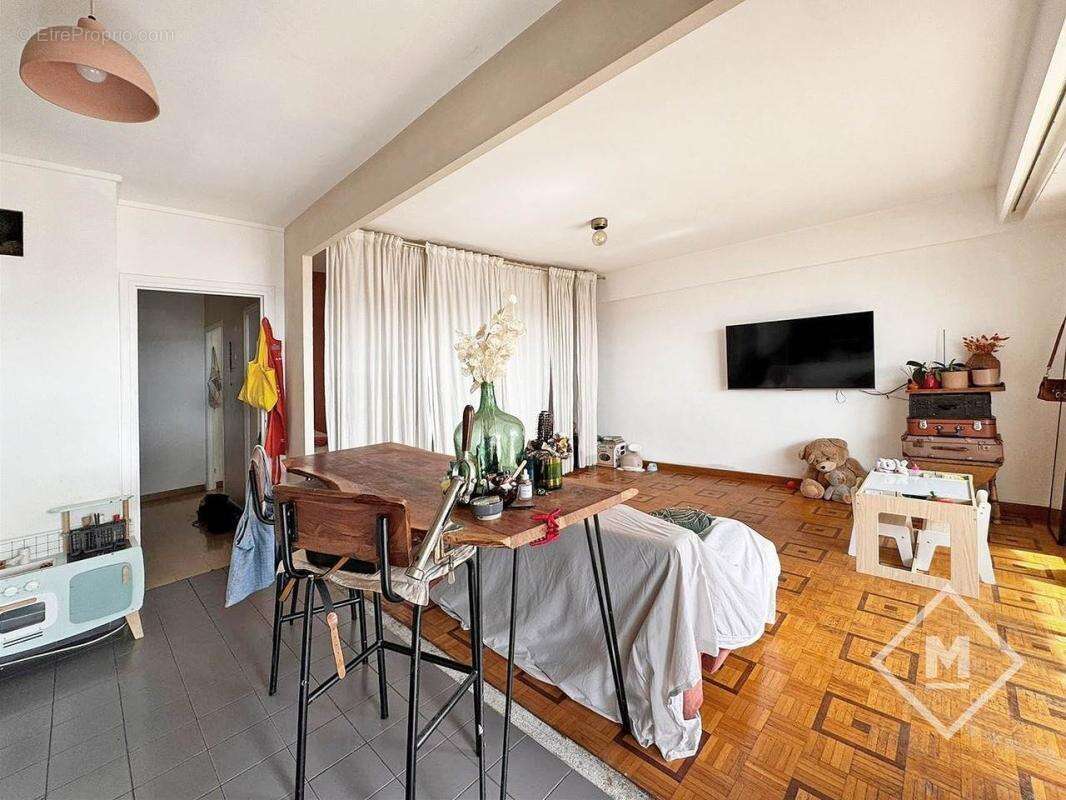 Appartement à MARSEILLE-5E