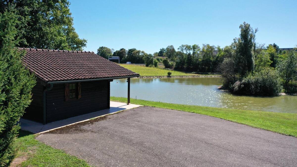 Photo 1 - Terrain à BAGE-LA-VILLE