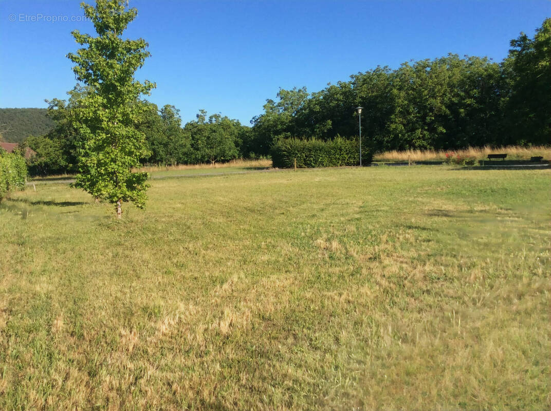 Terrain à MEYRONNE