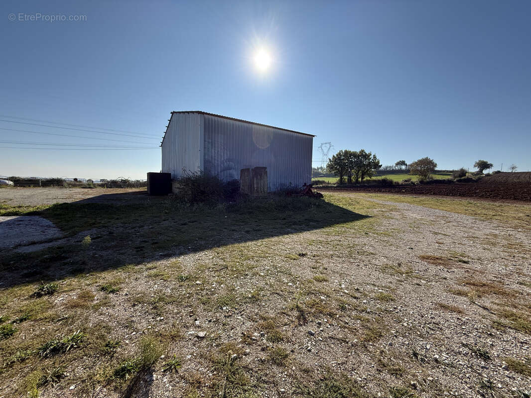 Autre à SAINT-VICTOR-ET-MELVIEU