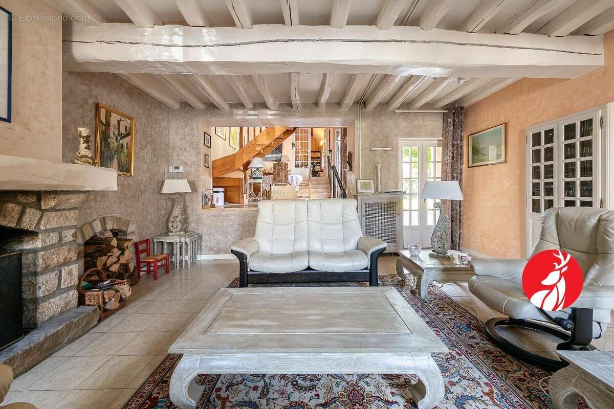 Maison à MONTCOURT-FROMONVILLE