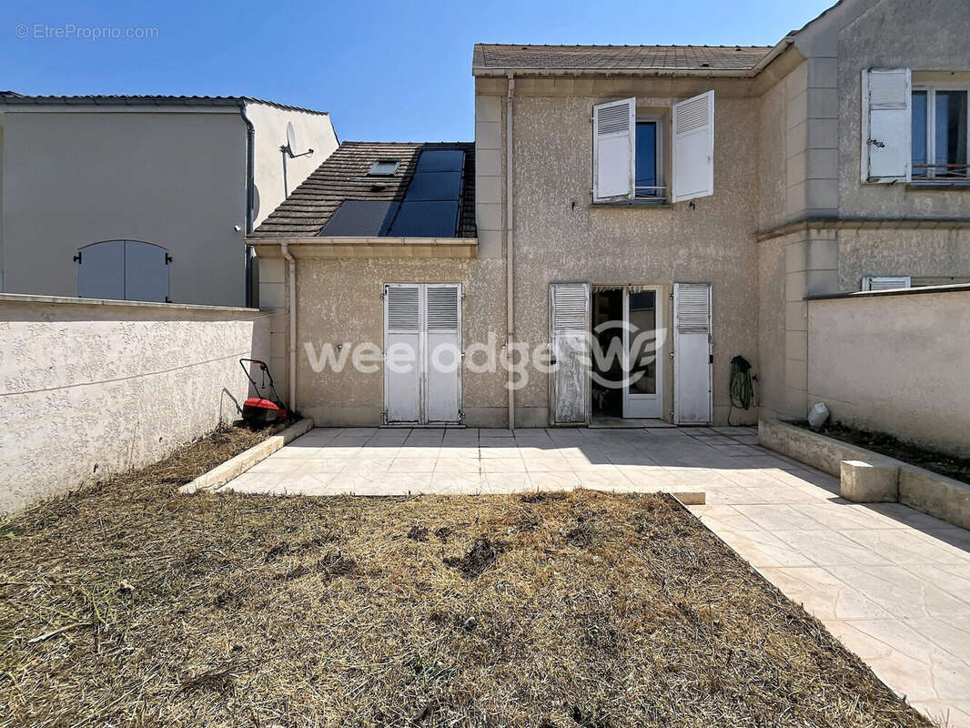 Appartement à MAURECOURT