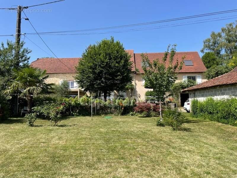 Dpt Dordogne (24), à vendre  maison P8 de 292,68 m² - Terrain de 1 777,00 m² - photo 32