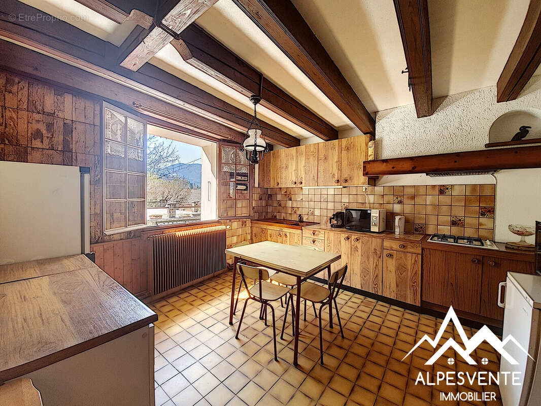 a-vendre-maison-deux-chambres-centre-village-la-vernaz-alpesvente - Maison à LA VERNAZ