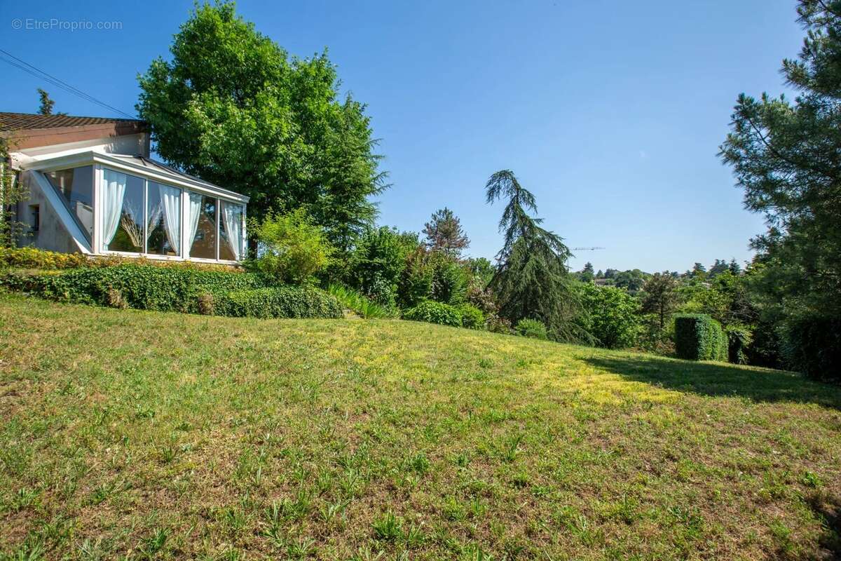 Maison à SAINT-GENIS-LES-OLLIERES