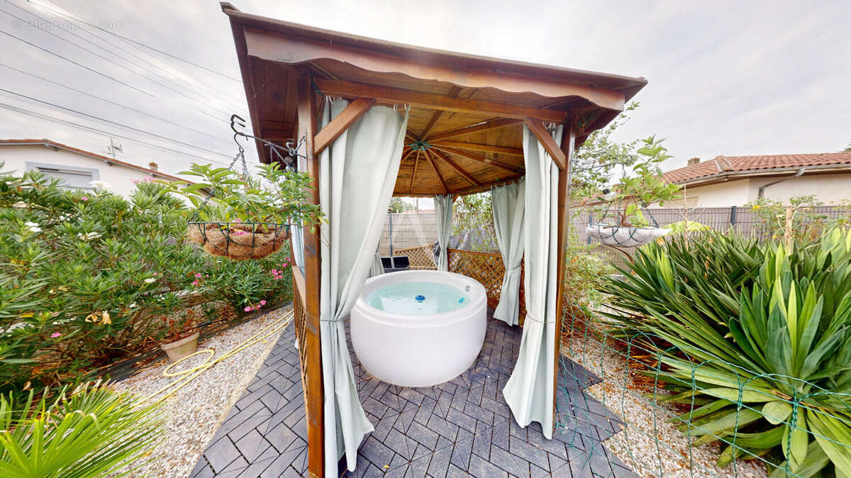 Villeneuve-de-Marsan ? Maison de plain-pied rénovée avec piscine et jacuzzi - photo 15