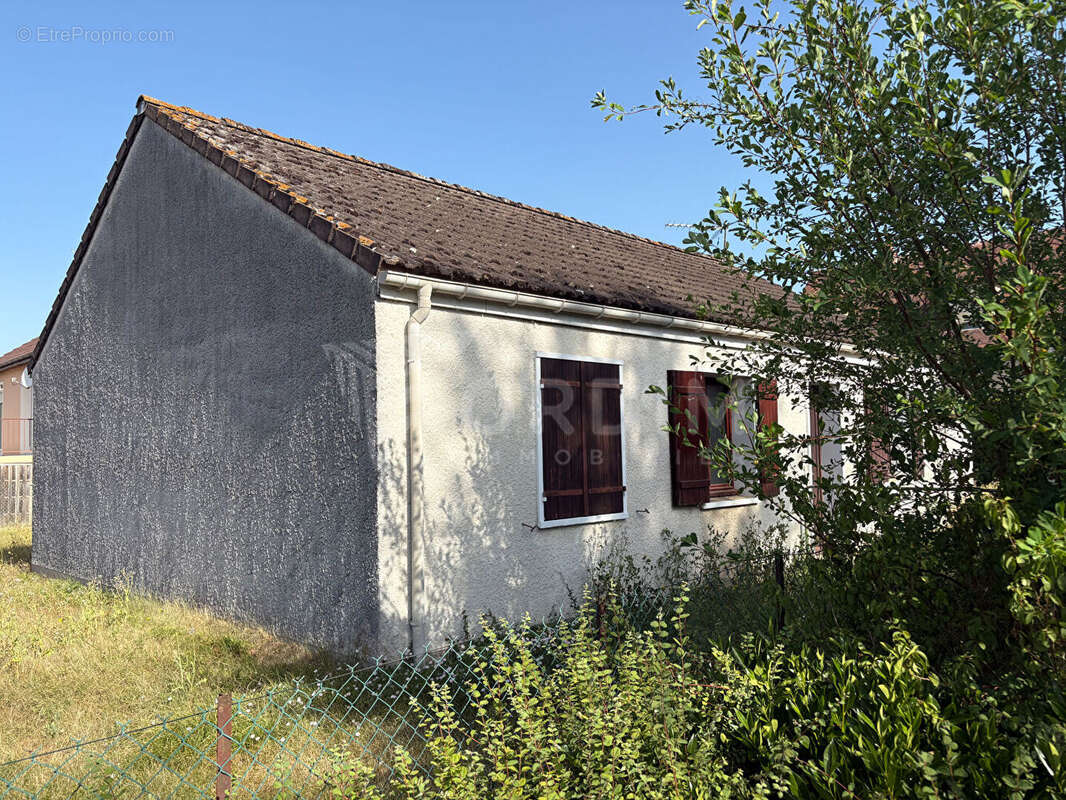 Maison à MONETEAU