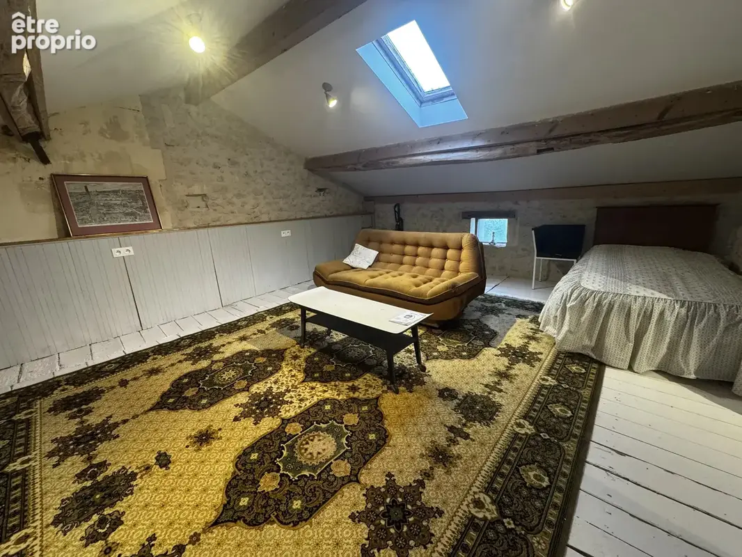 Maison de caractère avec beau potentiel - Champagne-et-Fontaine - photo 8