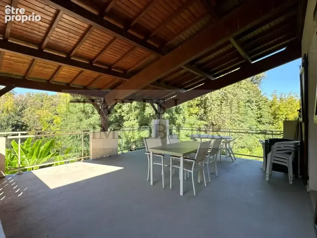 Maison familiale avec garage, piscine et accès à la rivière sur près de 7000 m² de terrain, proche de Prayssac. - photo 14