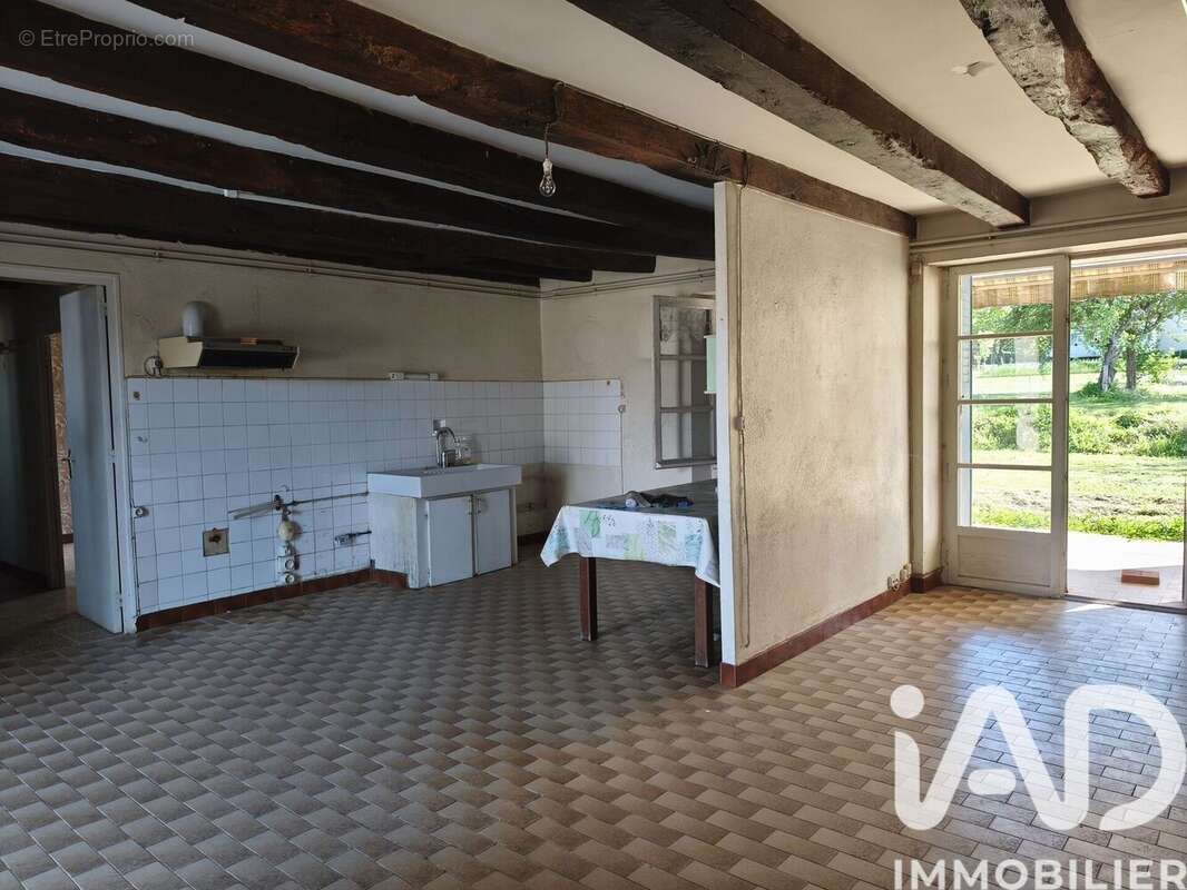 Maison 154 m² à Adriers  - photo 9