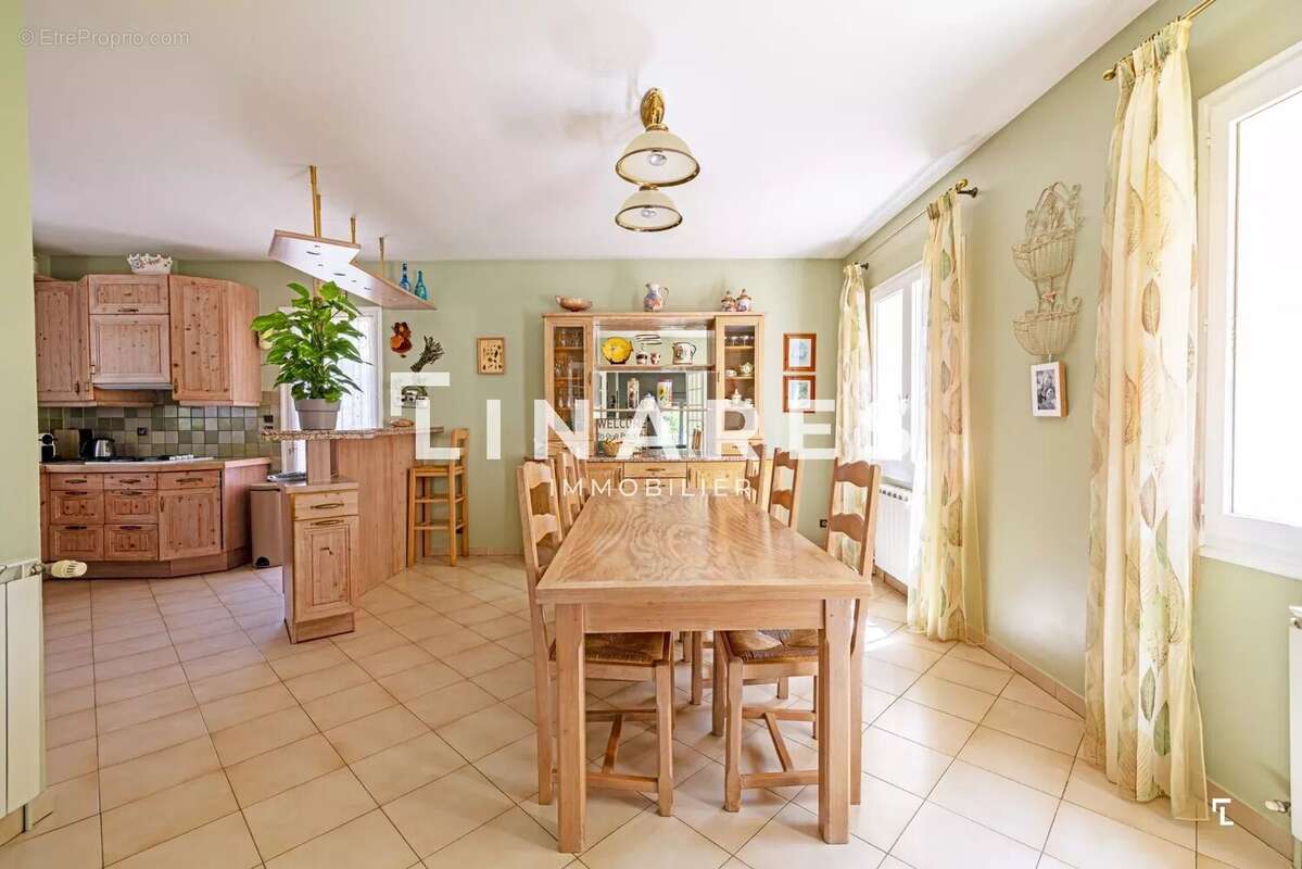 LA  FAMILIALE - Villa T5 de 125m² + Appartement de 46m² + Garage de 19m² -  Piscine - Parcelle 1500m² - 13013 Château Gombert - photo 11