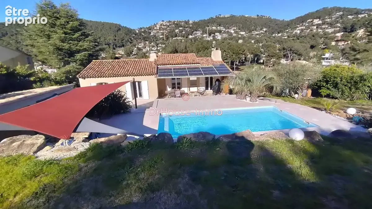 Maison 6 pièces 166 m² à vendre à Carqueiranne (83320) - photo 6