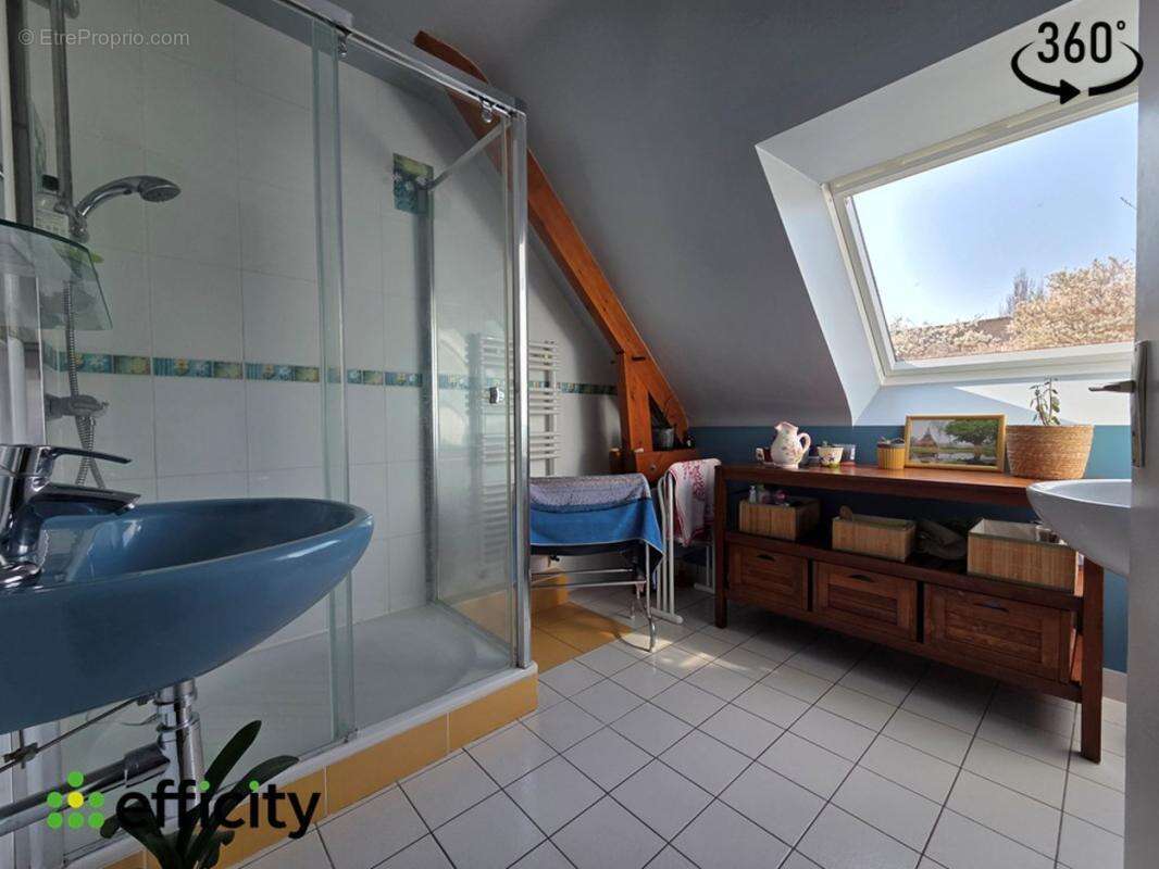 Maison à LA CHAPELLE-DES-FOUGERETZ