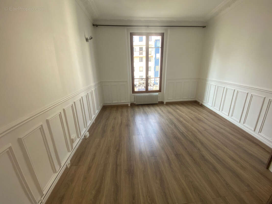 Appartement à COURBEVOIE