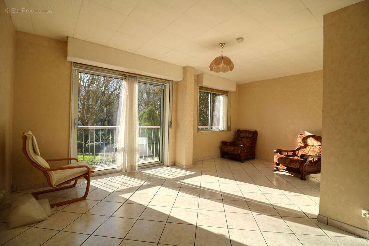 Appartement à FRESNES