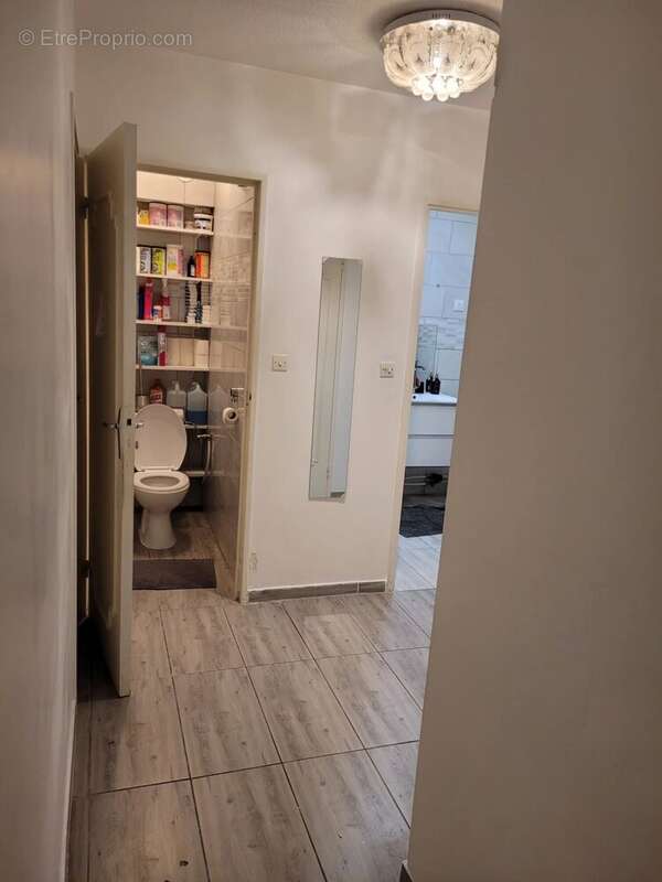 Appartement 77 m² à Vitrolles  - photo 6
