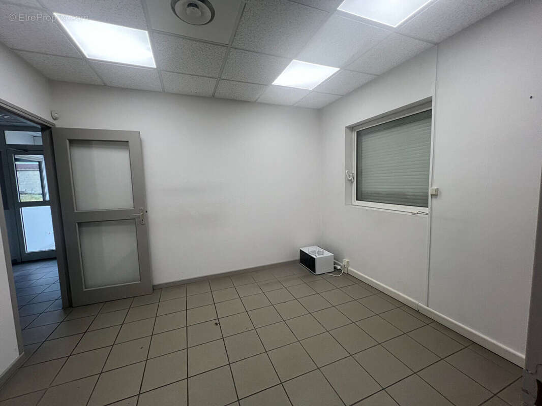 Commerce à PONT-EVEQUE