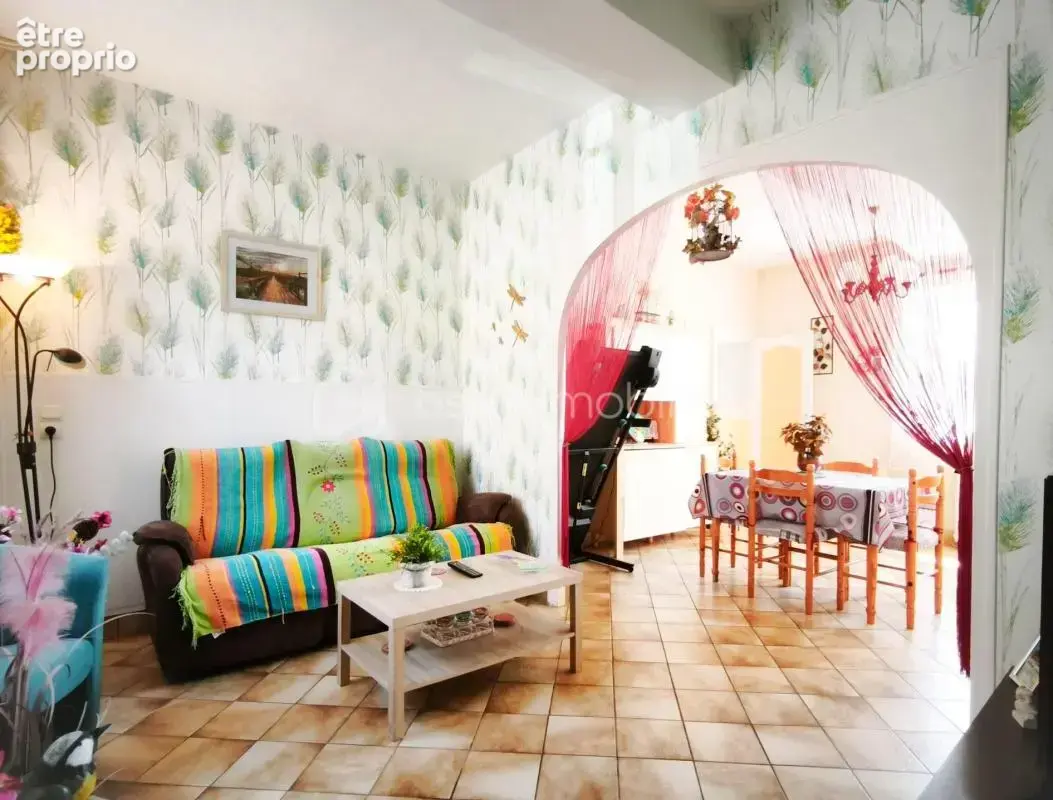 Maison de bourg - plain-pied de 89 m² - 2 chambres - la gravelle (53410) - photo 3